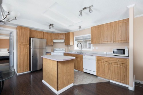 293 Grenfell Crescent, Fort Mcmurray, AB - Indoor Photo Showing Kitchen With Double Sink