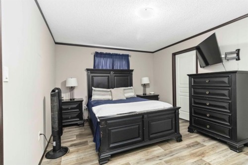 161 Card Crescent, Fort Mcmurray, AB - Indoor Photo Showing Bedroom