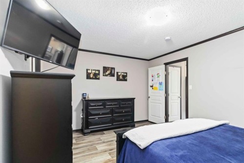 161 Card Crescent, Fort Mcmurray, AB - Indoor Photo Showing Bedroom