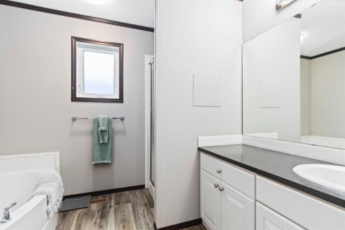 161 Card Crescent, Fort Mcmurray, AB - Indoor Photo Showing Bathroom