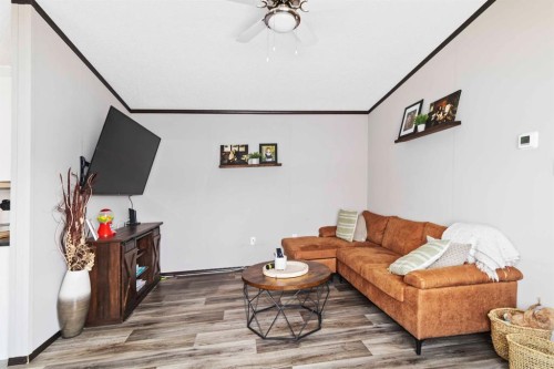 161 Card Crescent, Fort Mcmurray, AB - Indoor Photo Showing Living Room