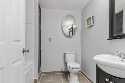258 Wolverine Drive, Fort Mcmurray, AB - Indoor Photo Showing Bathroom