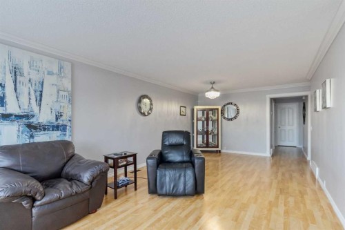 258 Wolverine Drive, Fort Mcmurray, AB - Indoor Photo Showing Living Room
