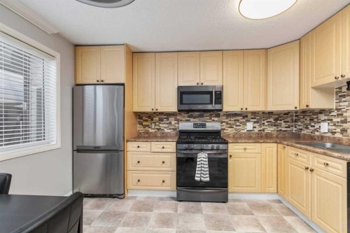 258 Wolverine Drive, Fort Mcmurray, AB - Indoor Photo Showing Kitchen