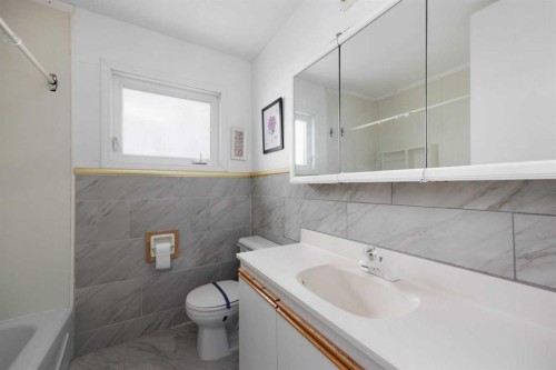 15 Birch Road, Fort Mcmurray, AB - Indoor Photo Showing Bathroom