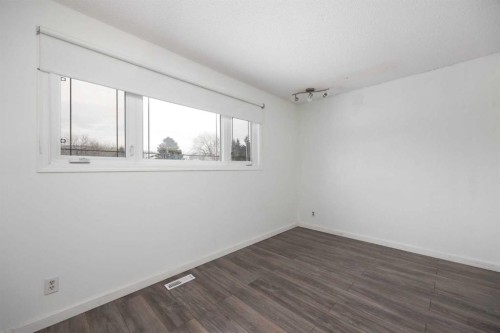 15 Birch Road, Fort Mcmurray, AB - Indoor Photo Showing Other Room