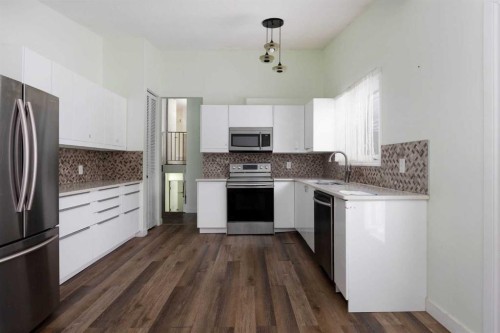 15 Birch Road, Fort Mcmurray, AB - Indoor Photo Showing Kitchen With Upgraded Kitchen