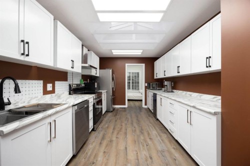 1089 Timberline Drive, Fort Mcmurray, AB - Indoor Photo Showing Kitchen