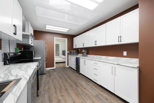 1089 Timberline Drive, Fort Mcmurray, AB - Indoor Photo Showing Kitchen