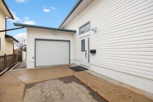 1089 Timberline Drive, Fort Mcmurray, AB - Outdoor With Exterior