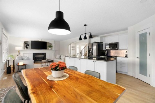 209 Parry Crescent, Fort Mcmurray, AB - Indoor Photo Showing Dining Room
