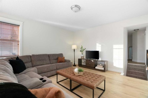 209 Parry Crescent, Fort Mcmurray, AB - Indoor Photo Showing Living Room