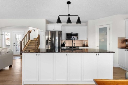 209 Parry Crescent, Fort Mcmurray, AB - Indoor Photo Showing Kitchen