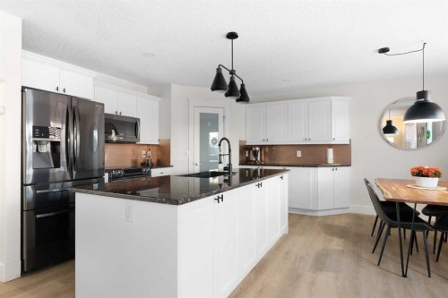 209 Parry Crescent, Fort Mcmurray, AB - Indoor Photo Showing Kitchen With Upgraded Kitchen