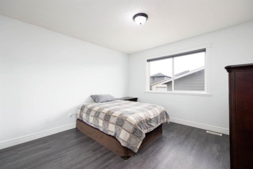 140 Lynx Crescent, Fort Mcmurray, AB - Indoor Photo Showing Bedroom