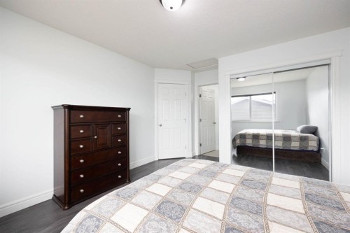 140 Lynx Crescent, Fort Mcmurray, AB - Indoor Photo Showing Bedroom