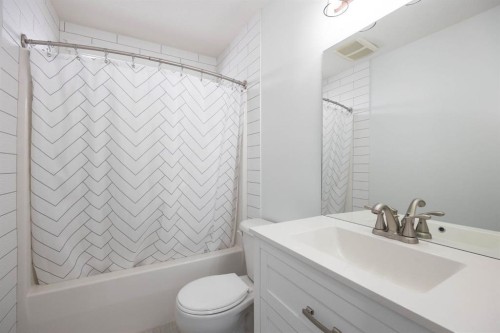 140 Lynx Crescent, Fort Mcmurray, AB - Indoor Photo Showing Bathroom