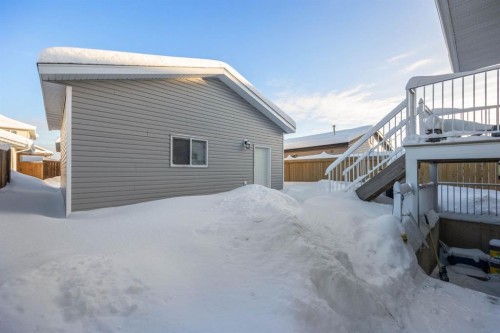 140 Lynx Crescent, Fort Mcmurray, AB - Outdoor With Exterior