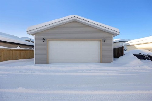 140 Lynx Crescent, Fort Mcmurray, AB - Outdoor With Exterior