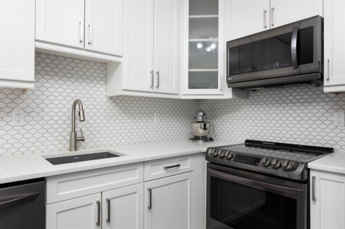 140 Lynx Crescent, Fort Mcmurray, AB - Indoor Photo Showing Kitchen With Upgraded Kitchen