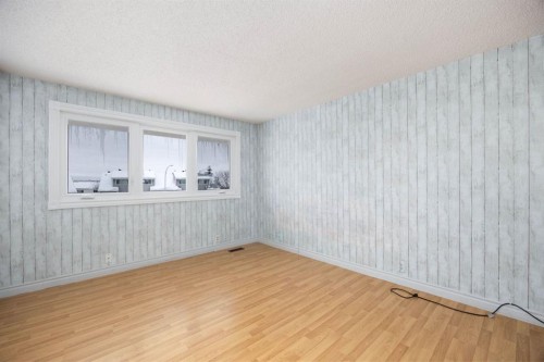 116 Wallace Place, Fort Mcmurray, AB - Indoor Photo Showing Other Room