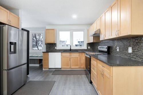 116 Wallace Place, Fort Mcmurray, AB - Indoor Photo Showing Kitchen With Stainless Steel Kitchen