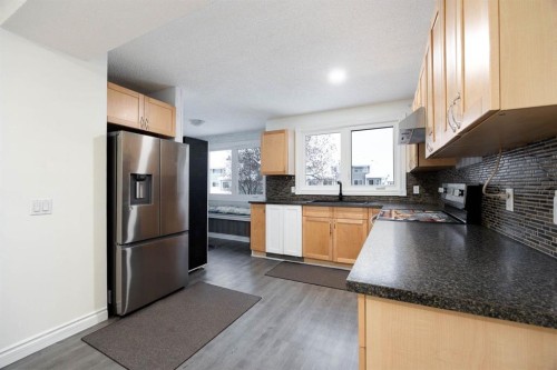 116 Wallace Place, Fort Mcmurray, AB - Indoor Photo Showing Kitchen With Stainless Steel Kitchen