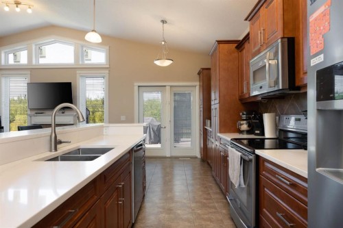 457 Walnut Crescent, Fort Mcmurray, AB - Indoor Photo Showing Kitchen With Double Sink