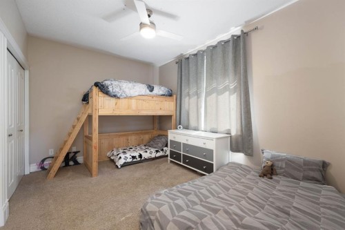 457 Walnut Crescent, Fort Mcmurray, AB - Indoor Photo Showing Bedroom