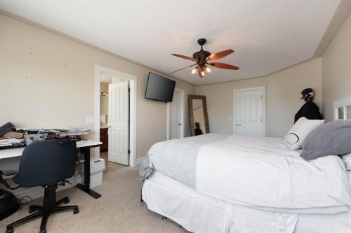 457 Walnut Crescent, Fort Mcmurray, AB - Indoor Photo Showing Bedroom