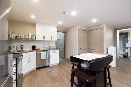 457 Walnut Crescent, Fort Mcmurray, AB - Indoor Photo Showing Kitchen With Upgraded Kitchen