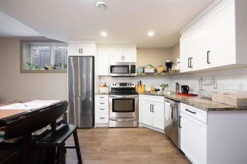457 Walnut Crescent, Fort Mcmurray, AB - Indoor Photo Showing Kitchen With Upgraded Kitchen