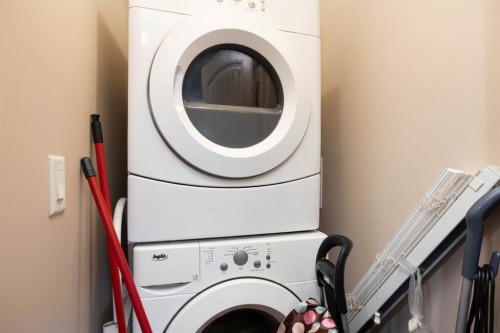 457 Walnut Crescent, Fort Mcmurray, AB - Indoor Photo Showing Laundry Room
