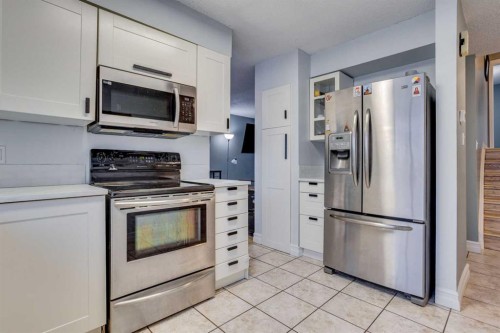 148 Silvertip Place, Fort Mcmurray, AB - Indoor Photo Showing Kitchen