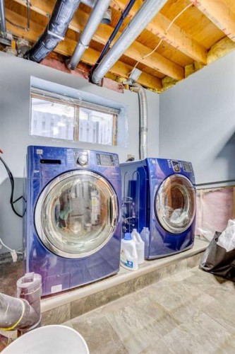 148 Silvertip Place, Fort Mcmurray, AB - Indoor Photo Showing Laundry Room