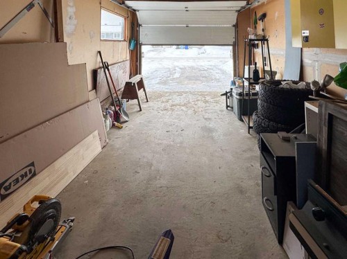 148 Silvertip Place, Fort Mcmurray, AB - Indoor Photo Showing Garage