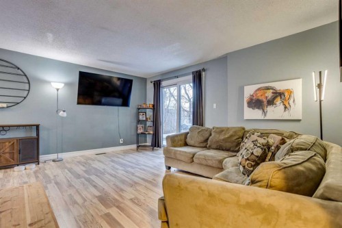 148 Silvertip Place, Fort Mcmurray, AB - Indoor Photo Showing Living Room