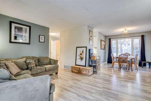 148 Silvertip Place, Fort Mcmurray, AB - Indoor Photo Showing Living Room