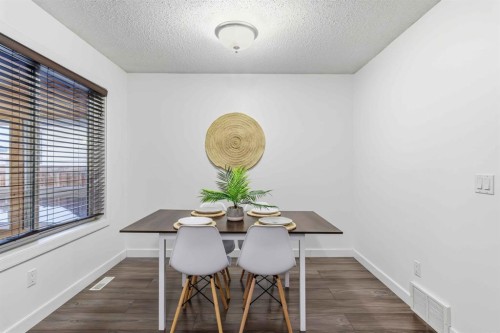 250 Fox Crescent, Fort Mcmurray, AB - Indoor Photo Showing Dining Room