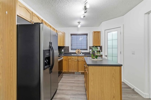 250 Fox Crescent, Fort Mcmurray, AB - Indoor Photo Showing Kitchen With Double Sink