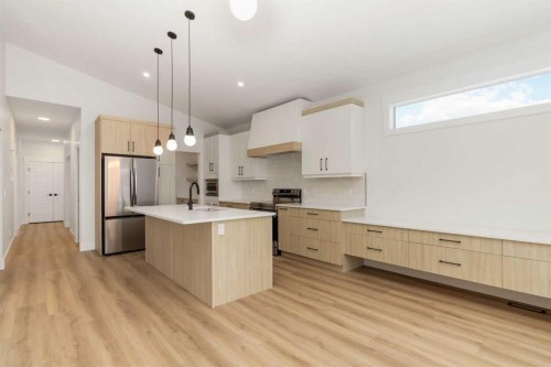 120 Beaconview Place, Fort Mcmurray, AB - Indoor Photo Showing Kitchen With Upgraded Kitchen