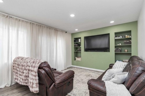 247 Cornwall Drive, Fort Mcmurray, AB - Indoor Photo Showing Living Room