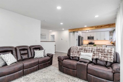 247 Cornwall Drive, Fort Mcmurray, AB - Indoor Photo Showing Living Room