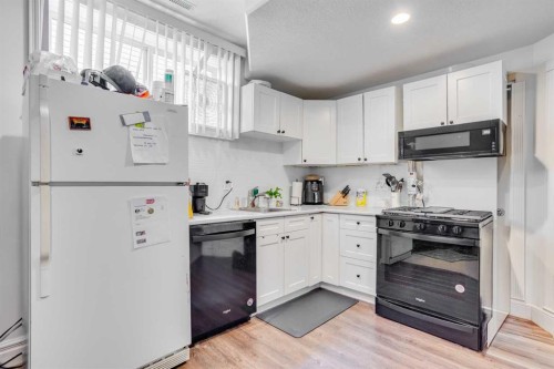 176 Maple Leaf Lane, Fort Mcmurray, AB - Indoor Photo Showing Kitchen