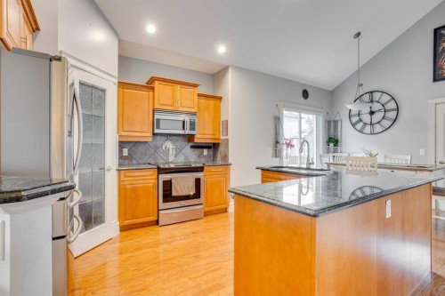 176 Maple Leaf Lane, Fort Mcmurray, AB - Indoor Photo Showing Kitchen With Stainless Steel Kitchen With Upgraded Kitchen