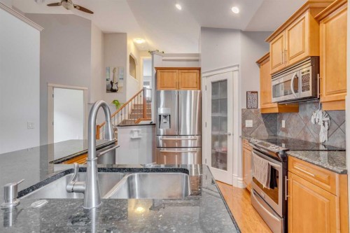 176 Maple Leaf Lane, Fort Mcmurray, AB - Indoor Photo Showing Kitchen With Stainless Steel Kitchen With Double Sink With Upgraded Kitchen