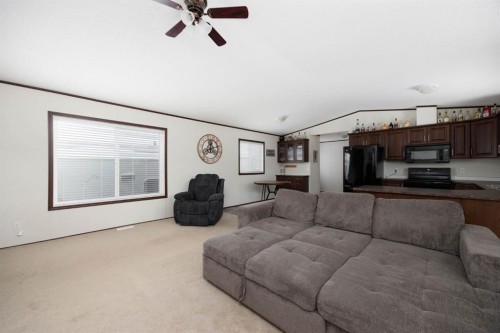 328 Grey Crescent, Fort Mcmurray, AB - Indoor Photo Showing Living Room
