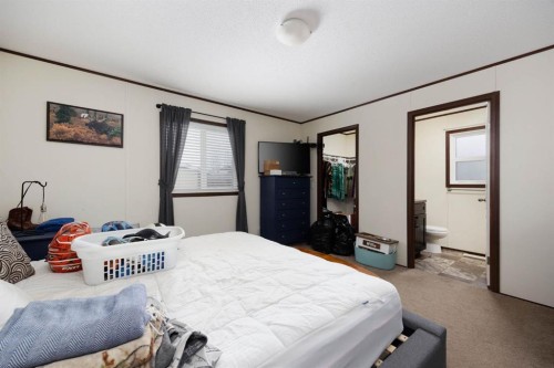 328 Grey Crescent, Fort Mcmurray, AB - Indoor Photo Showing Bedroom