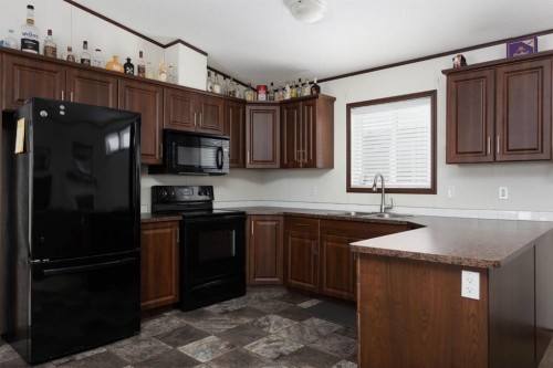 328 Grey Crescent, Fort Mcmurray, AB - Indoor Photo Showing Kitchen With Double Sink