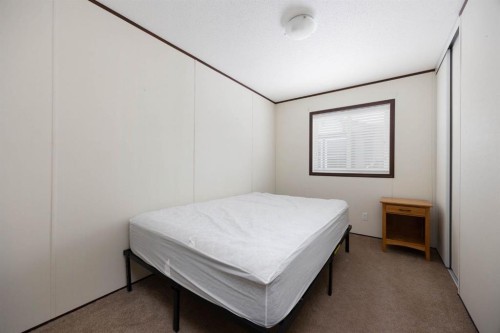 328 Grey Crescent, Fort Mcmurray, AB - Indoor Photo Showing Bedroom